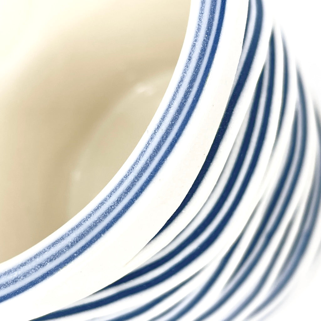 White Cobalt Flow 7-Layer Carved Tumbler